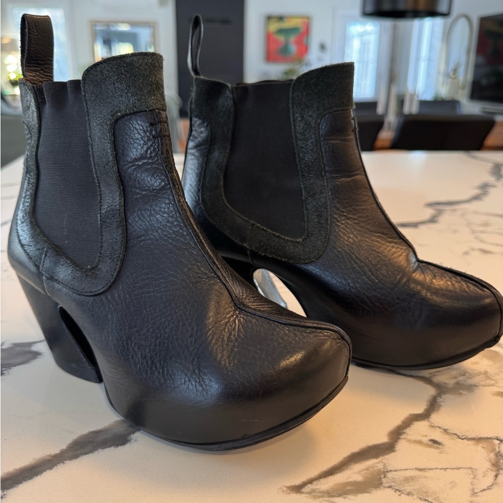 John Fluevog Black Leather Heeled Boots Size 7.5